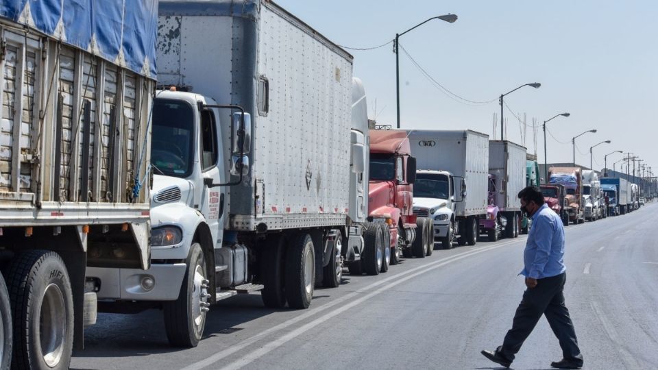 El motivo de la protesta es la exigencia de un aumento de por lo menos dos pesos al costo del pasaje. FOTO: Cuartoscuro