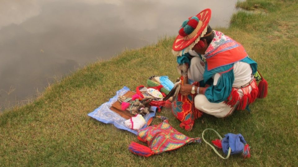 Para realizar la ceremonia wirraritari, Haddad Musi señala que la vestimenta también será muy especial Foto: Especial