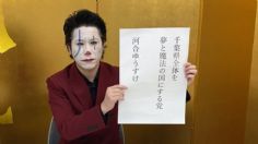 ¡No solo en México! Político japonés se disfraza de el Joker para presentar su campaña política: VIDEO