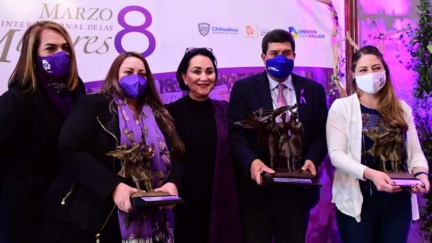 Instituto de las Mujeres de Chihuahua entrega premio a Javier Corral en el marco del 8M