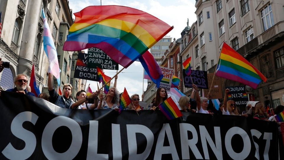 La comunidad LGBT ha sido discriminada y considerada como una “ideología” más peligrosa que el comunismo. Foto: AP