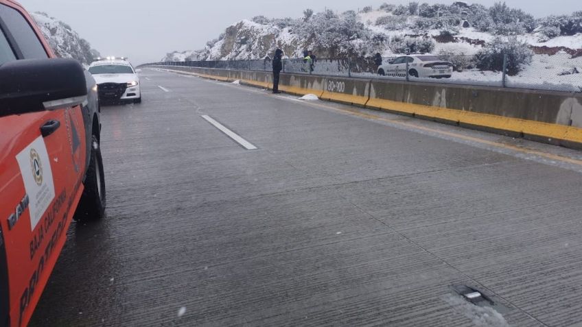 ¡Impresionante! Automóvil gira como trompo sobre la carretera congelada en BC: VIDEO