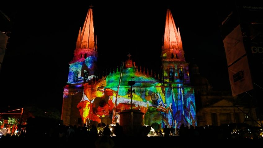 Monumentos de Guadalajara se visten de colores e historia: FOTOS