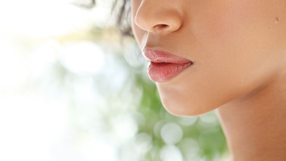 Los cambios de temperatura pueden generar la resequedad de labios. Foto: Especial