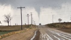 Activan ALERTA por dos FEROCES TORNADOS que tocarán tierra en EU; 450 mil personas en RIESGO