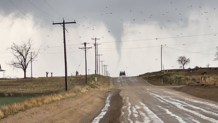 Activan ALERTA por dos FEROCES TORNADOS que tocarán tierra en EU; 450 mil personas en RIESGO