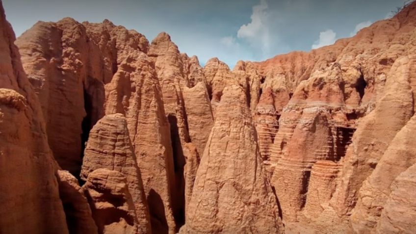 Éste pueblo ESCONDIDO en Michoacán tiene columnas rocosas en forma de ¡PILONCILLO!