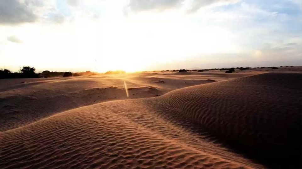 En los 20 kilómetros cuadrados que conforman las Dunas de Bilbao, las personas pueden contemplar un hermoso atardecer, dar caminatas, pasear en cuatrimoto o sandboarding. Foto: Especial