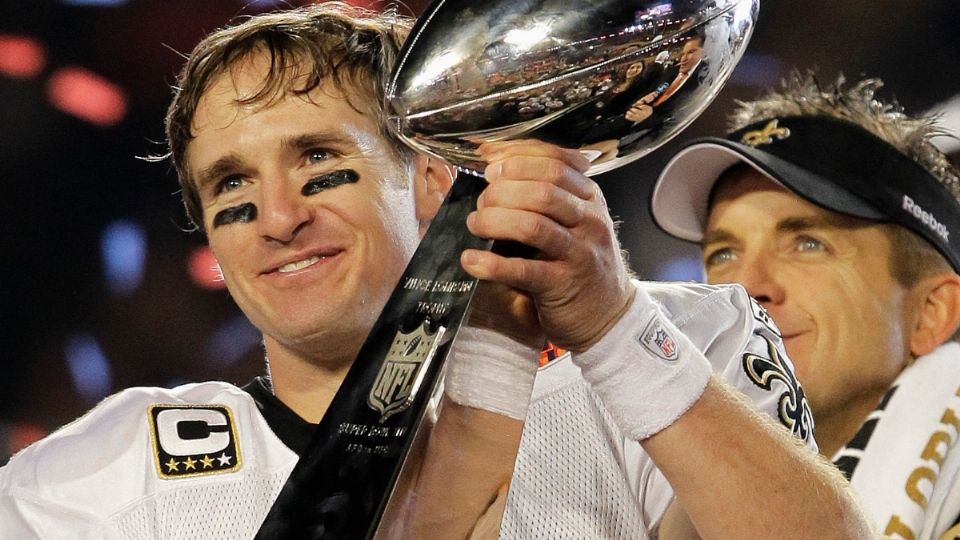 Drew Brees levantó el trofeo en el Super Bowl XLIV. Foto: AP