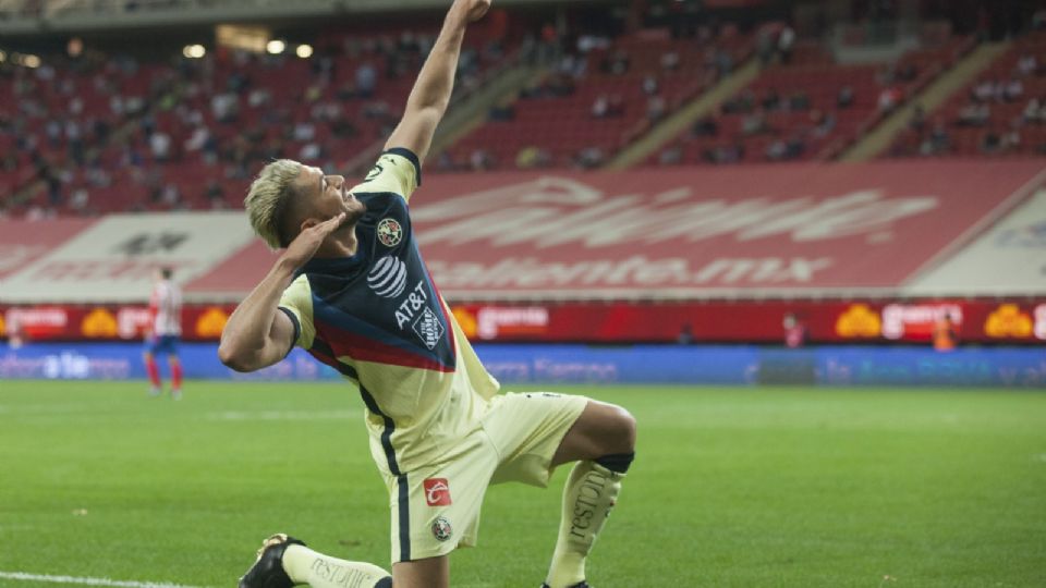 Con tres certeros golpes en el corazón, las Águilas golean a Chivas en el Clásico. Foto: Mexsport