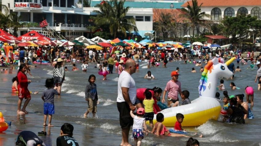 Turistas abarrotaron playas de Veracruz en fin de semana “largo”