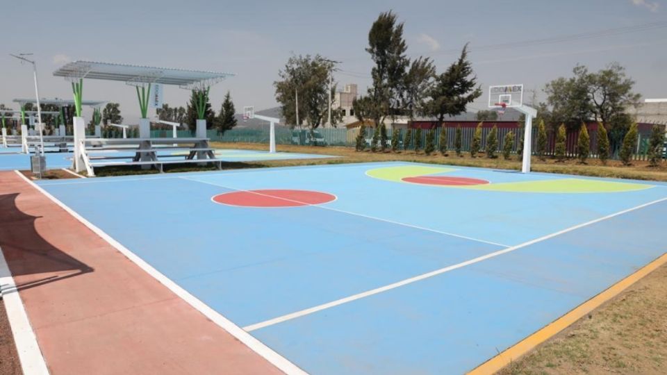 La unidad tiene cuatro canchas de basquetbol. Foto: Especial