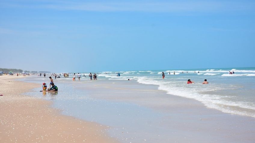 Por las "nubes" la renta de palapas en playa Miramar, Tamaulipas; de 500 hasta 2,500 pesos