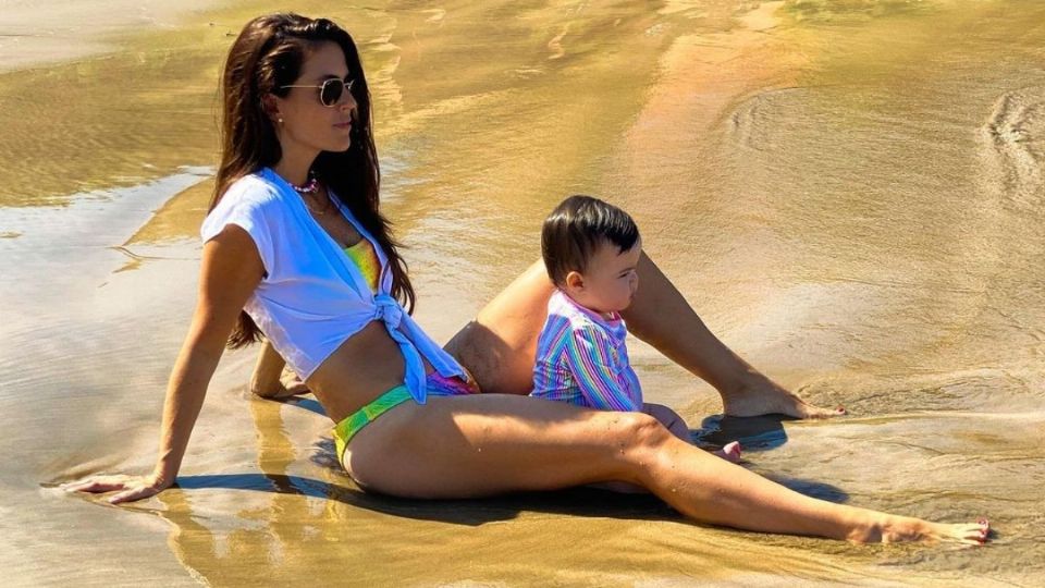 La actriz Claudia Álvarez y su hija su hija Kira. Foto: Instagram