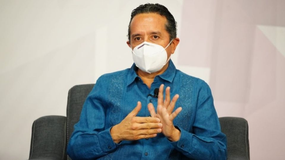 Carlos Joaquín, gobernador de Quintana Roo, detalló que si la gente se cuida se llegará antes al semáforo epidemiológico verde. Foto: Especial