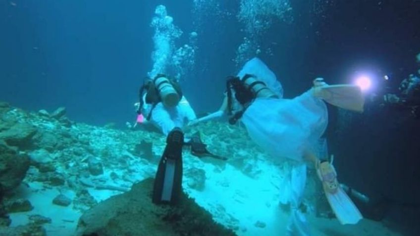 Pareja española se casa a 10 metros de profundidad en un cenote de Yucatán: VIDEO