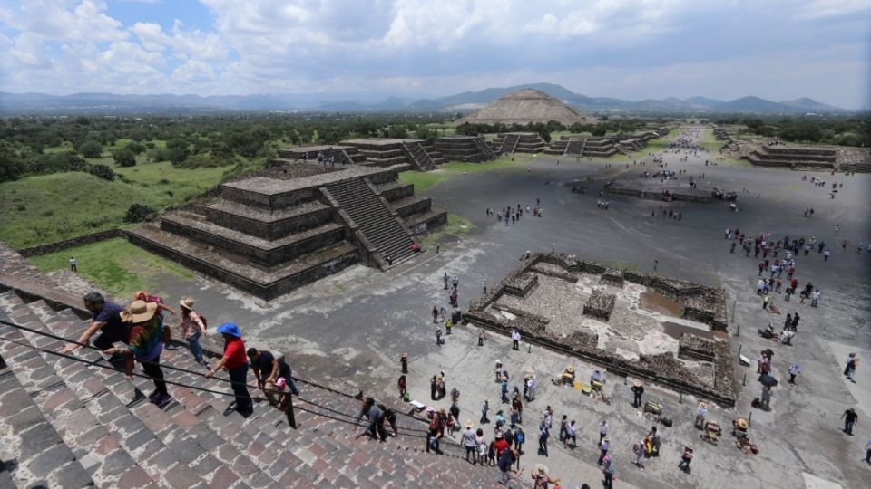 FESTEJO ANULADO. Cada año, la zona de las pirámides del Sol y la Luna recibía hasta dos millones 600 mil turistas. Foto: Especial