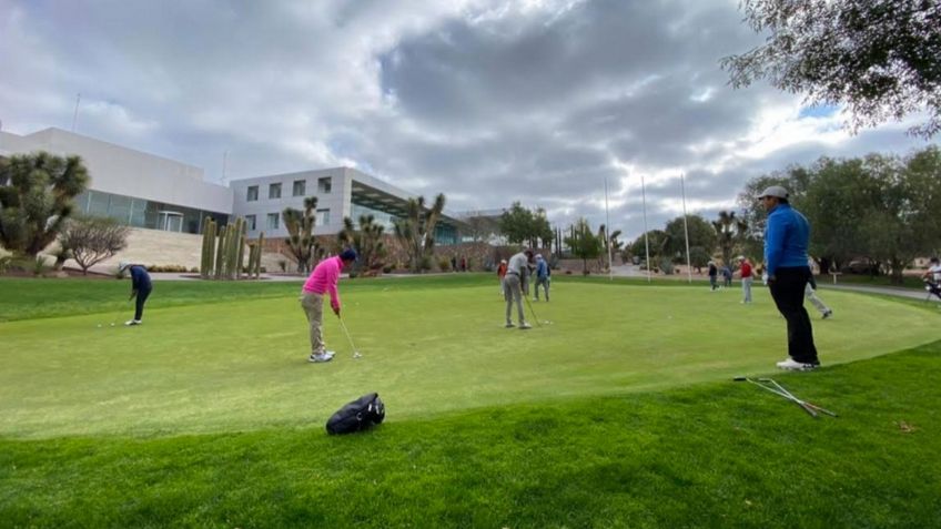 Calientan máquinas en torneo de golf del Ranking Profesional