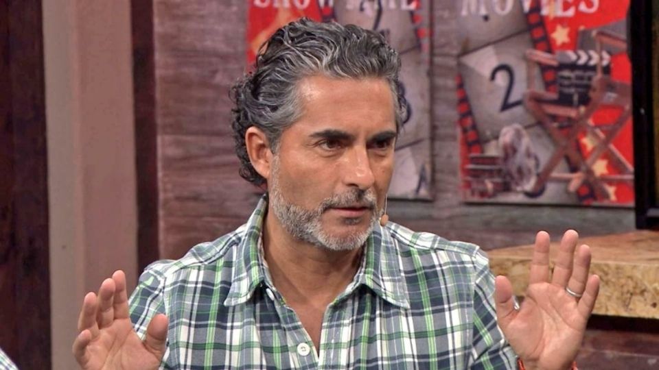 El Negro Araiza aclaró los rumores de la ausencia que tuvo recientemente en el programa que conduce para Televisa. Foto: Especial