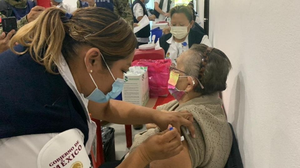 A pesar todo, Carlos Joaquín llama a no relajar las medidas sanitarias. Foto: Twitter @carlosjoaquin