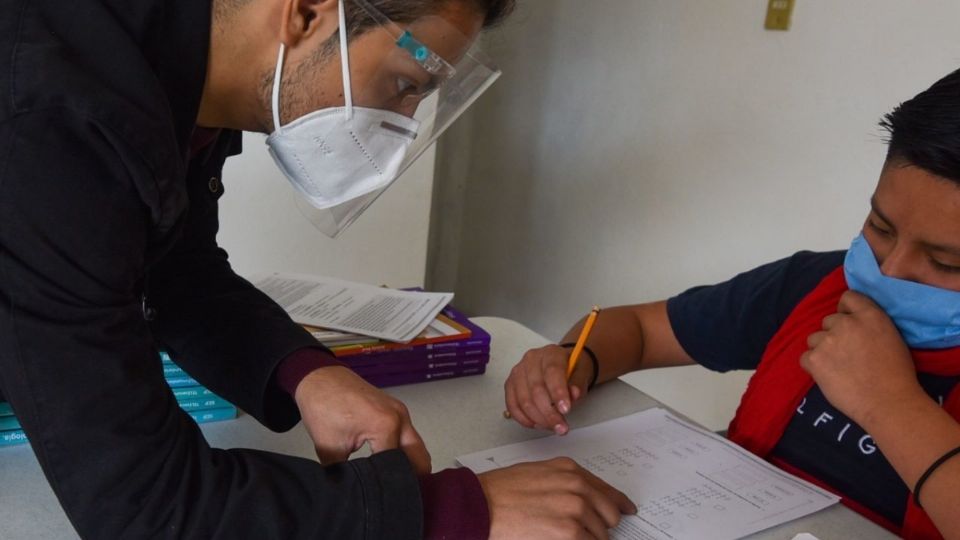 Virólogos del país aseguran que aumentar la movilidad de los alumnos podría incrementar los casos de contagio. FOTO: Cuartoscuro