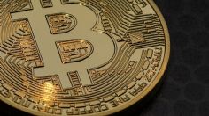 Bitcoin se acerca de nuevo a los 60 mil dólares; así cotiza hoy 12 de abril