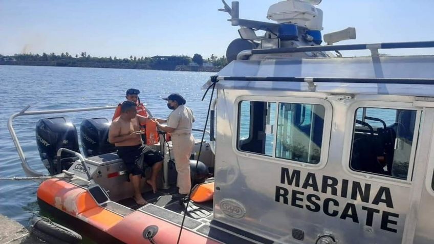 Rescata Marina a dos personas en playa Jardín de Michoacán