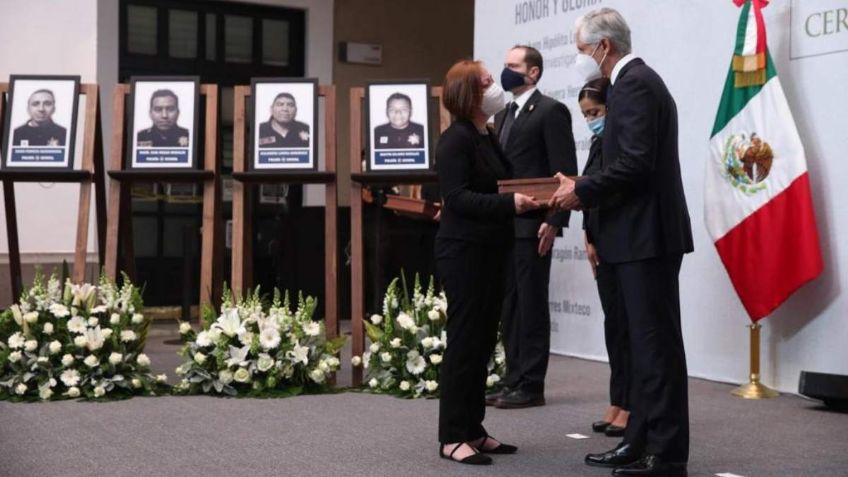 Rinden homenaje a policías mexiquenses asesinados en Coatepec