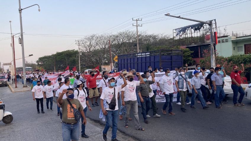 Maestros de Chiapas van en caravana motorizada hacia CDMX; piden dialogar con AMLO