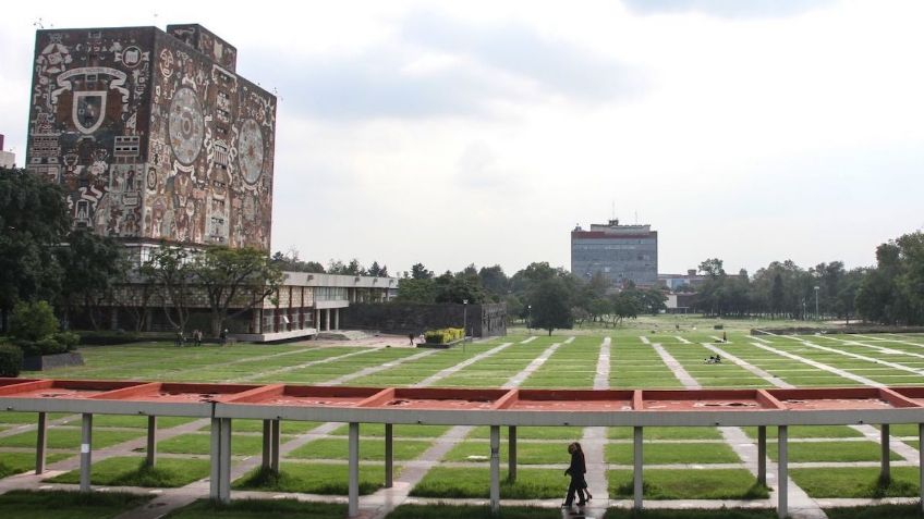 AMLO celebra que UNAM analice ir a clases presenciales