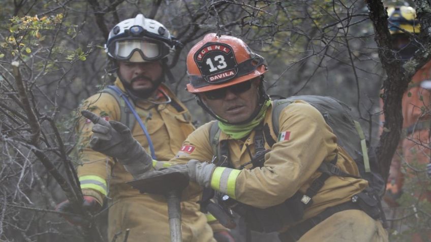 Nuevo León: A una semana del incendio en Santiago, enfrentan brigadistas fuertes vientos