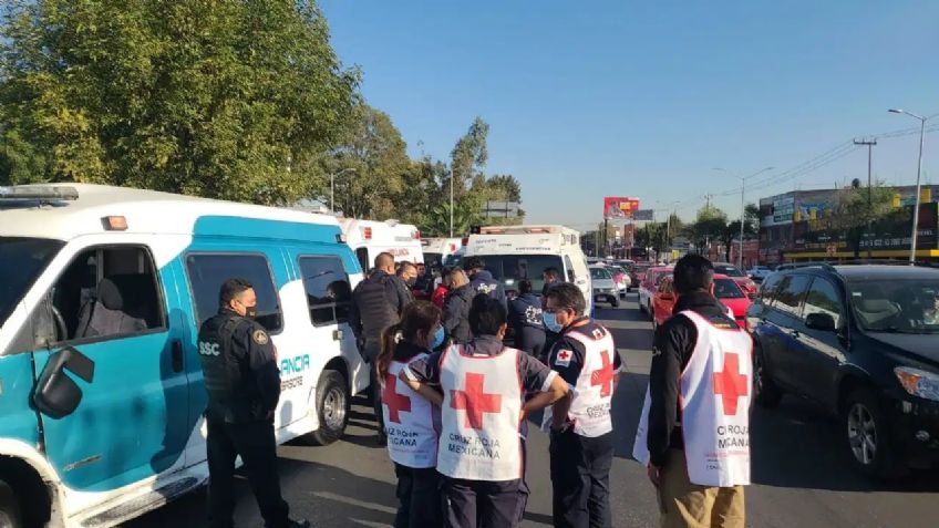 Riña entre paramédicos de la Cruz Roja y ambulancias patito deja 4 heridos: VIDEO