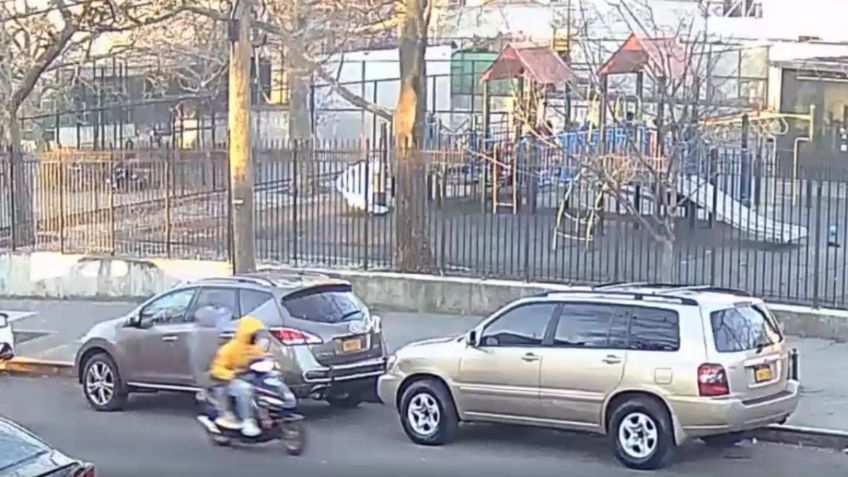 Sicario a bordo de moto DISPARA contra parque de JUEGO para niños en NY: VIDEO