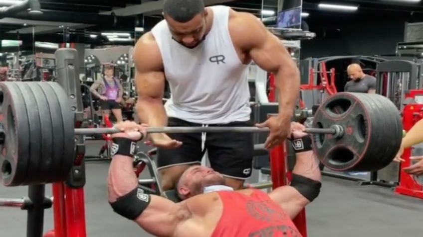 VIDEO VIRAL: Fisicoculturista sufre TERRIBLE lesión de pecho en el gimnasio