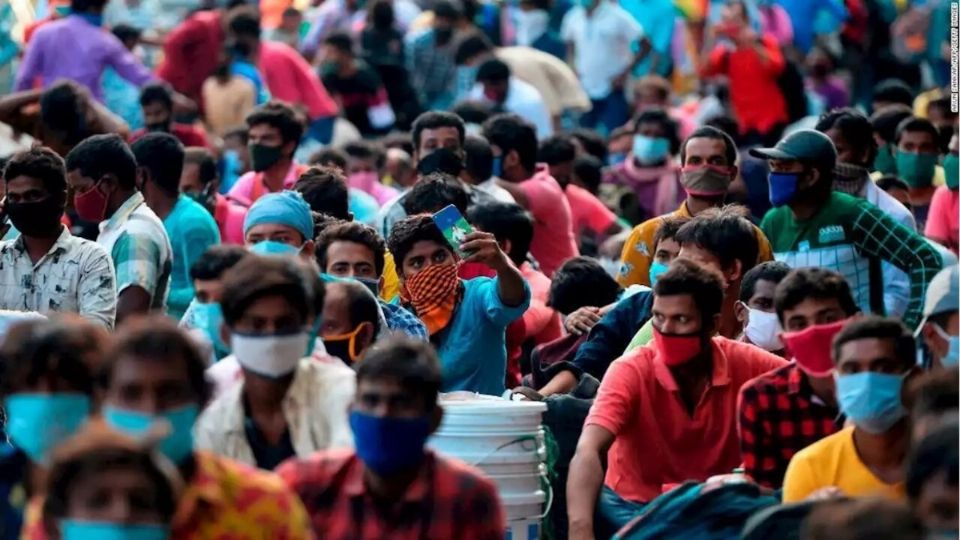 Ante el riesgos que representan la nueva variantes, el papis planea reforzar sus medidas sanitarias en todo su territorio. FOTO: ESPECIAL