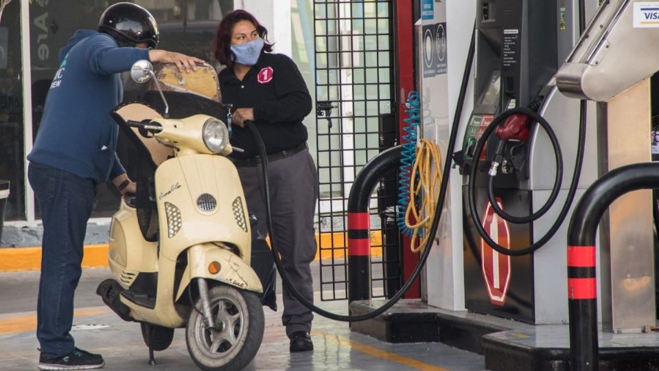 La Secretaría de Hacienda informó que el gobierno fijó un subsidio de 49.62 por ciento para la gasolina magna o regular. Foto: Cuartoscuro