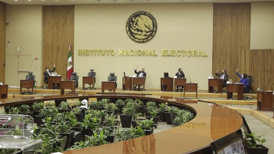 La Comisión de Fiscalización del INE aprobó retirar las 60 candidatura Foto: Cuartoscuro