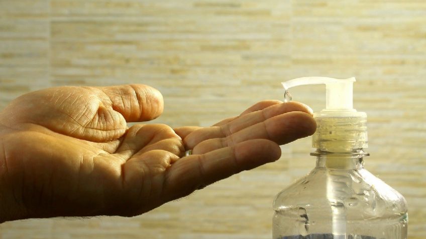 Detectan ingrediente CANCERÍGENO en diferentes tipos de gel antibacterial, revela estudio