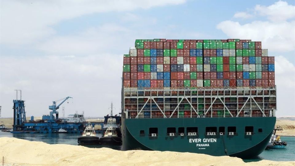 La Autoridad del Canal de Suez, que suspendió el jueves la navegación de forma temporal por la vía marítima. FOTO: EFE