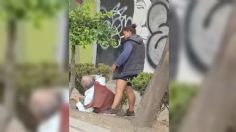 FUERTES IMÁGENES: Captan golpiza de mujer contra abuelito en plena calle | VIDEO