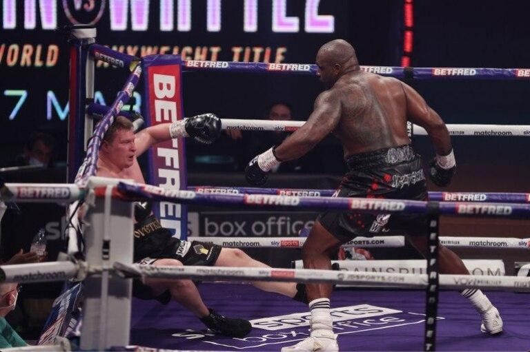 CONTUNDENTE. Dillian Whyte consiguió la victoria sobre Alexander Povetkin, para cobrar revancha de lo ocurrido en agosto de 2020, cuando se impuso el boxeador ruso. 