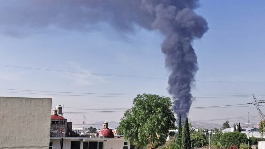 Registran FUERTE incendio en llantera de Tultitlán en EDOMEX