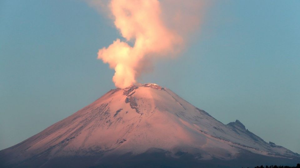 El volcán Popocatépetl está envuelto de mitos que albergan lo cósmico. Foto: Cuatroscuro