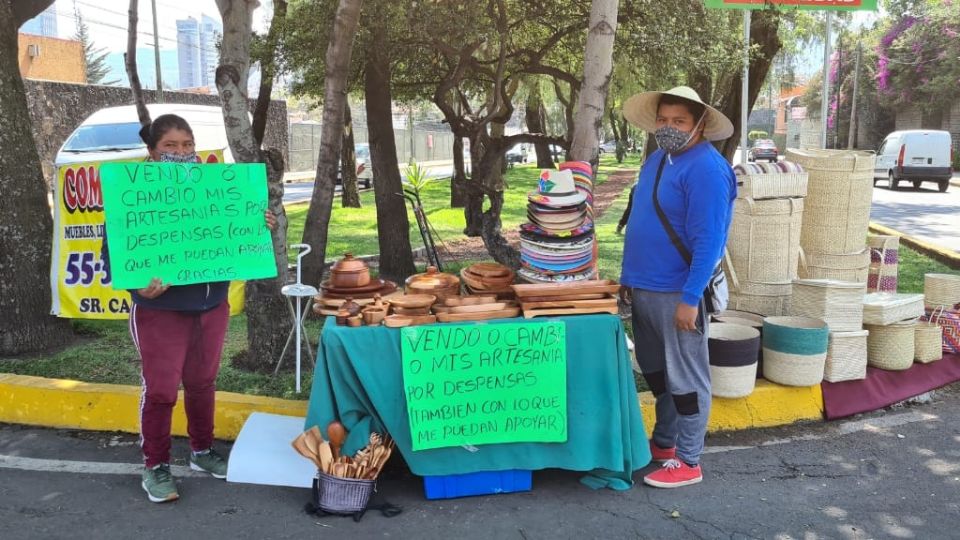 Gracias a la pandemia llegaron a la necesidad de cambiar sus artesanías por despensas. Foto: Diego Zarazua