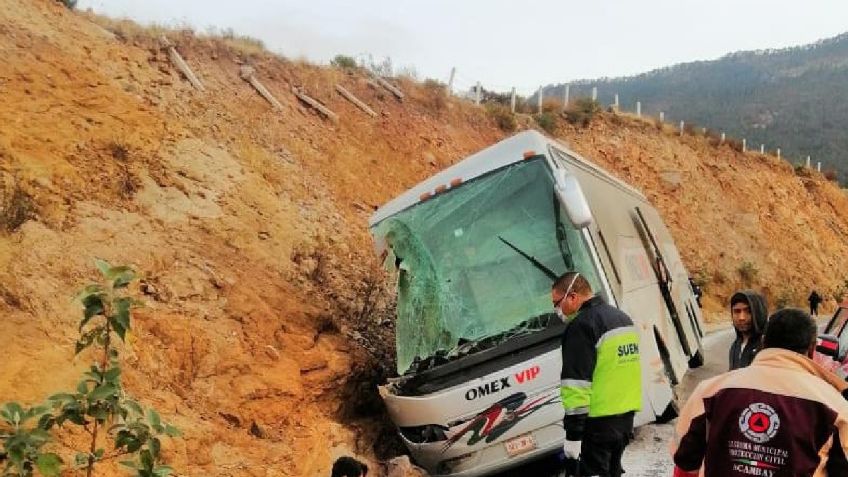 Edomex: Autobús vuelca y deja siete muertos