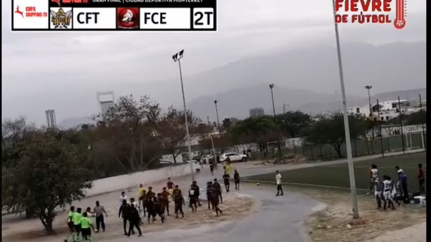 Partido de futbol de barrio en Monterrey termina en batalla campal: VIDEO