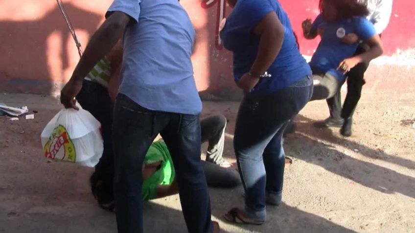 Mujeres en aparente estado de ebriedad se pelean en calles de Oaxaca