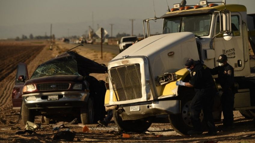 Detienen a mexicano por traficar a migrantes que murieron en accidente en California