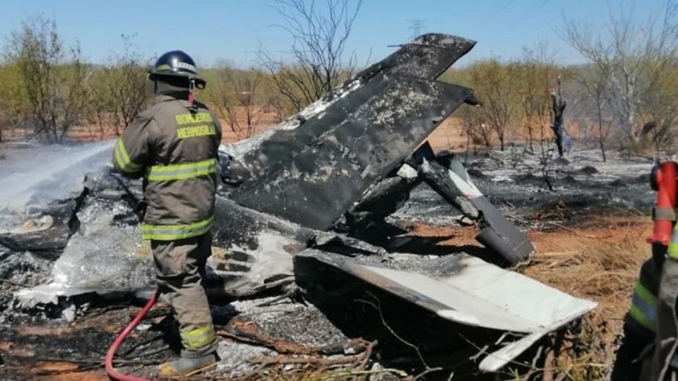 El personal de emergencia labora en la zona