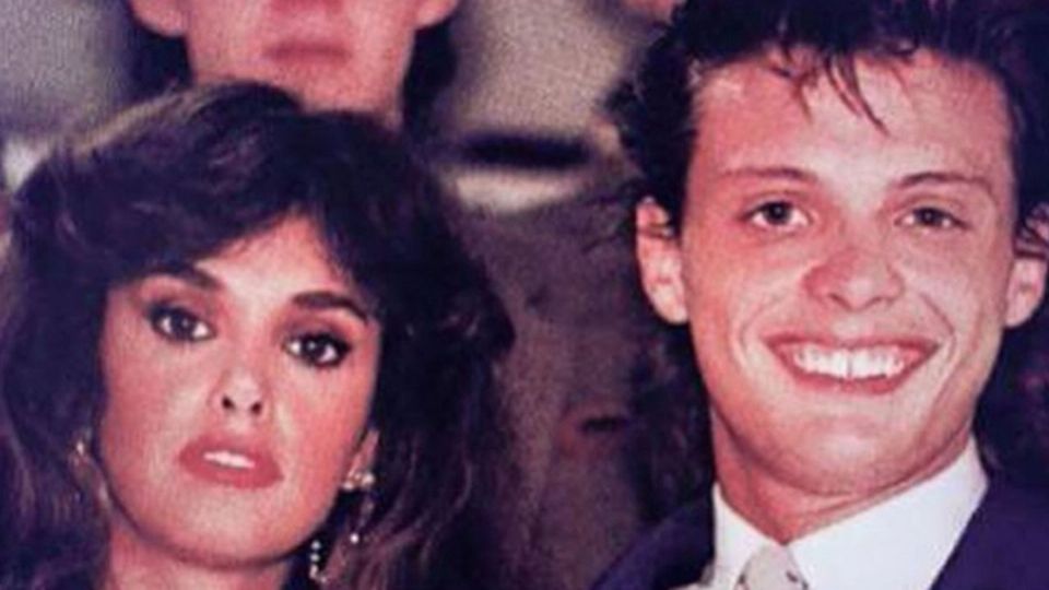 El cantante anduvo con ella cuando tenía tan solo 17 años. La actriz tenía 30. Foto: Especial